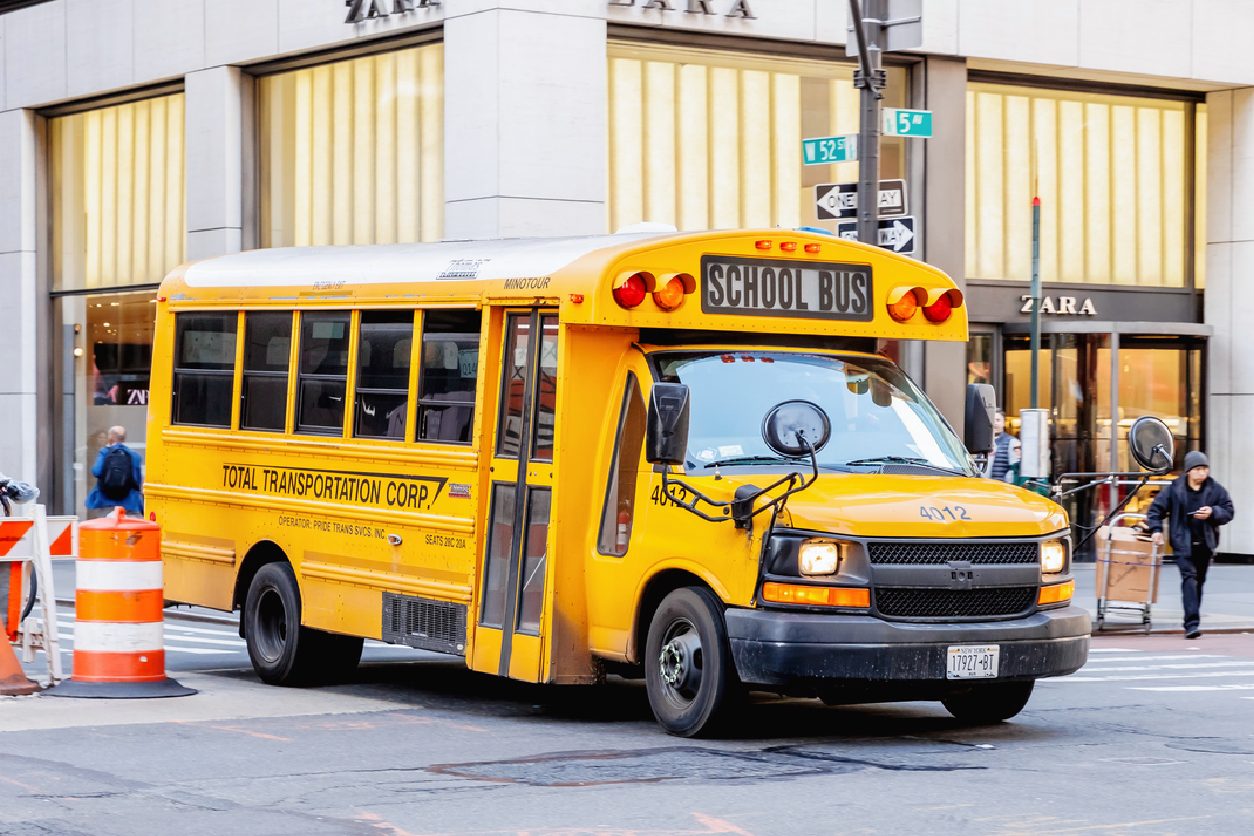 Cuando hay menores lesionados, el tribunal debe aprobar cualquier acuerdo para garantizar que el monto sea justo y proteja los intereses del niño.